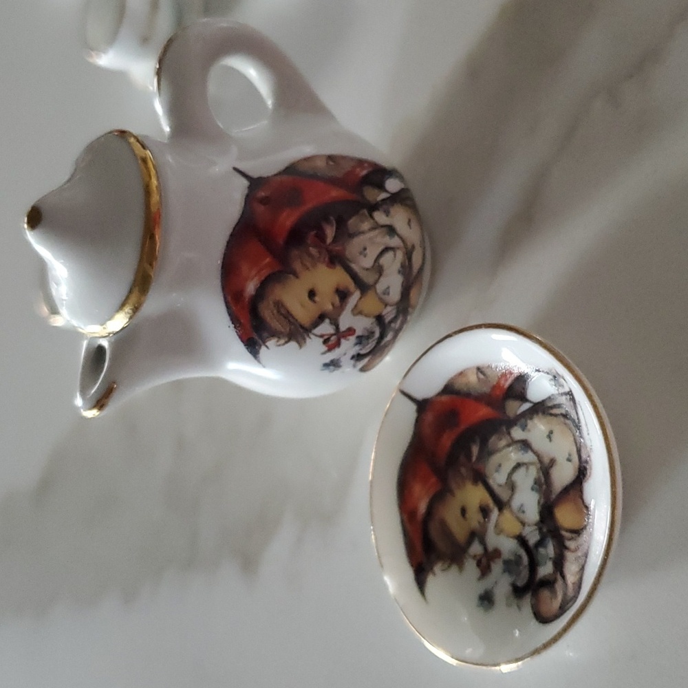 Hummel Miniature Tea Set Of 2 - Picture 3 of 5